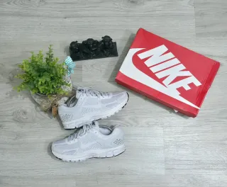 Nike Zoom Vomero 5 Gris/Blanco