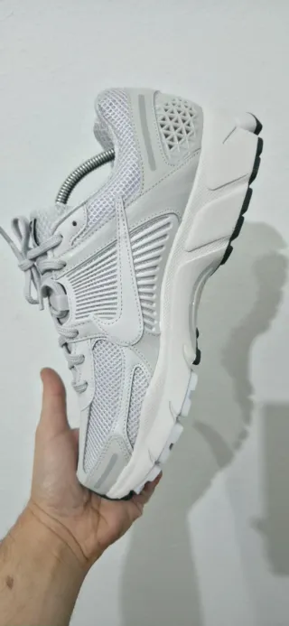 Nike Zoom Vomero 5 Gris/Blanco