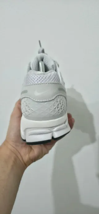 Nike Zoom Vomero 5 Gris/Blanco