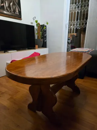 Mesa de centro con madera de pino ovalada