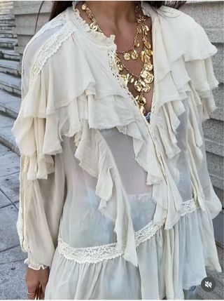 Blusa Zara volantes y encaje colección