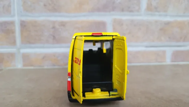 Mercedes Sprinter DHL in scala 1:36