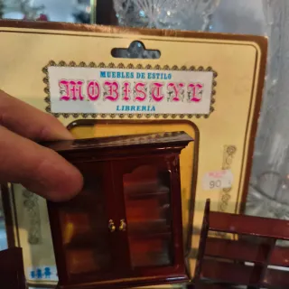MUEBLE CASA MUÑECAS REF. 217 VITRINA MARCA MOBISTY