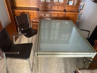 Tavolo in vetro e 6 sedie in pelle