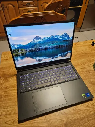 Portátil Gigabyte (2025) G6 KF