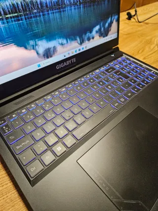 Portátil Gigabyte (2025) G6 KF