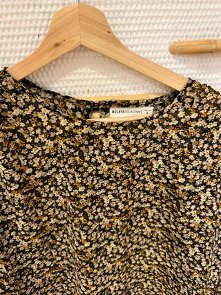 Blusa floral otoñal negra