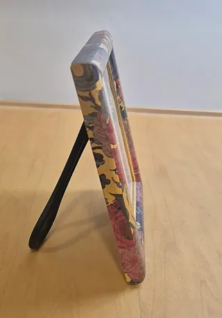 Marco fotos floral dorado, cuadrado, de madera.