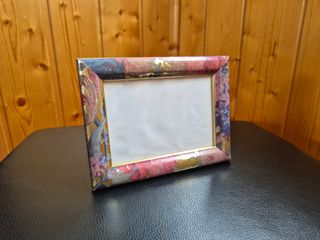 Marco fotos floral dorado, cuadrado, de madera.