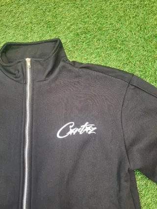Sudadera negra con cremallera