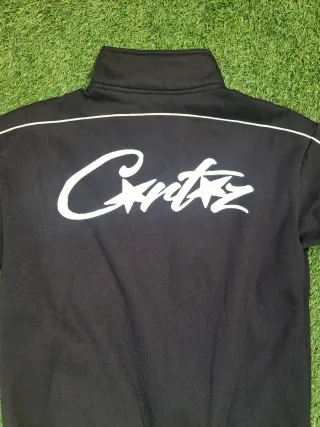 Sudadera negra con cremallera