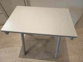 Mesa auxiliar plegable MARID de IKEA