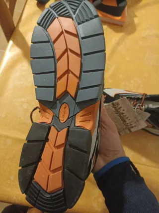 Scarpe antinfortunistiche Vibram (nuove)