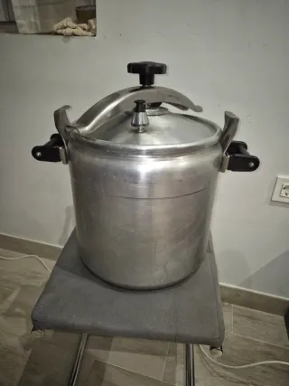 Olla a presión industrial grande