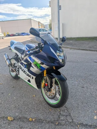 Suzuki GSXR 1000 K4 - Moto Deportiva