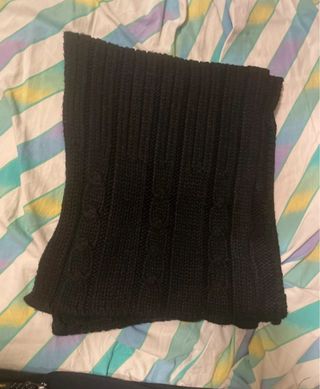 Sciarpa nera in lana unisex