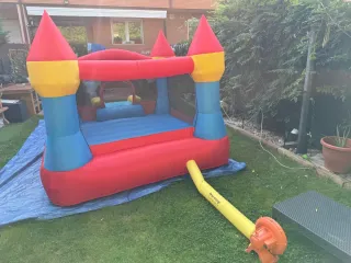 Castillo hinchable Happy Hop con tobogán