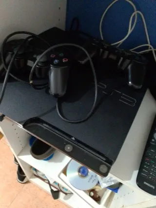 Console PlayStation 3 PS3 Nera, 2 controller e giochi