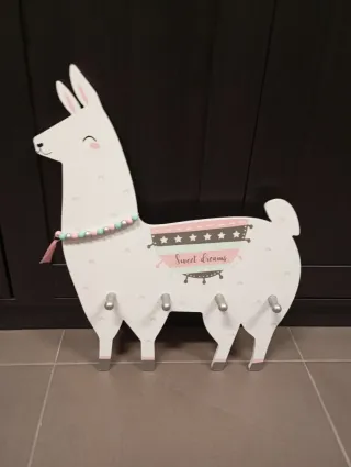 Perchero infantil pared llama