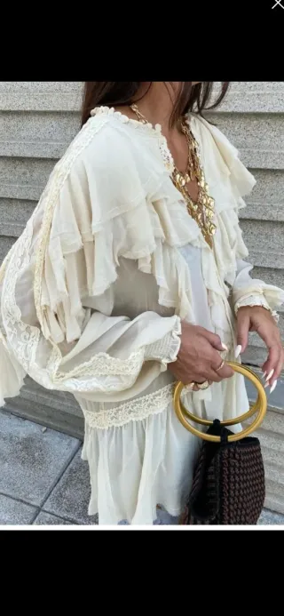 Blusa volantes encaje coleccion T/S Zara