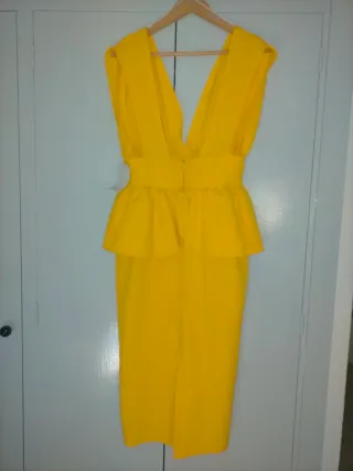 Vestido amarillo con volante