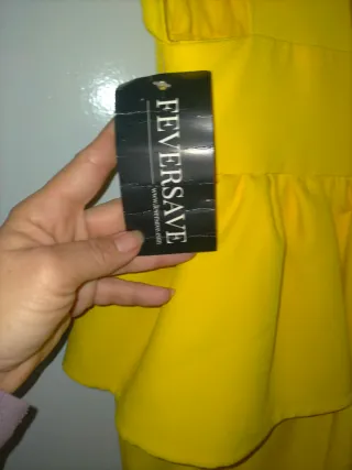 Vestido amarillo con volante