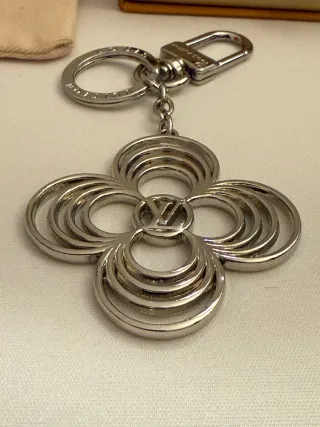 Charm Llavero Louis Vuitton Porta Auriculares