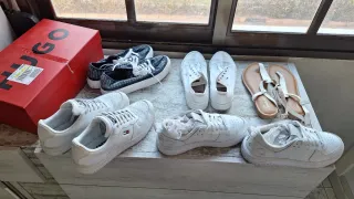 Lote zapatillas blancas Hugo y Tomy 37 38 y regalo