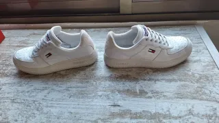 Lote zapatillas blancas Hugo y Tomy 37 38 y regalo