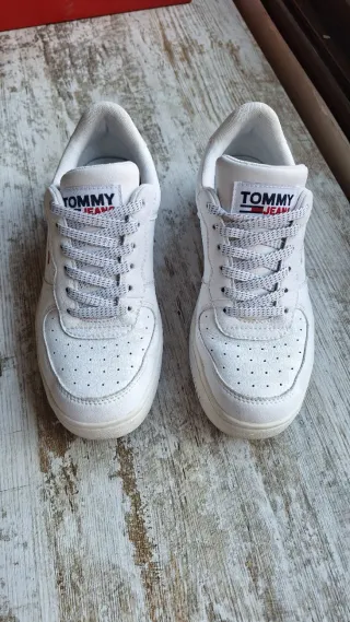 Lote zapatillas blancas Hugo y Tomy 37 38 y regalo