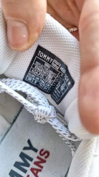 Lote zapatillas blancas Hugo y Tomy 37 38 y regalo