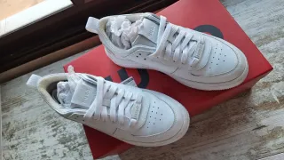 Lote zapatillas blancas Hugo y Tomy 37 38 y regalo