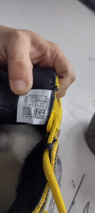 Tenis Converse Air Zoom Amarillos y Negros