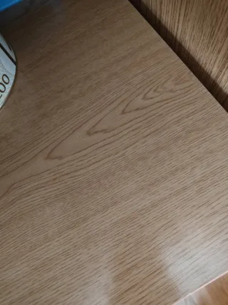 Cajonera de madera color beige y marrón