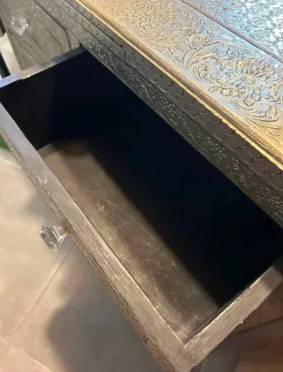 Cómoda de metal plateada