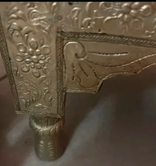 Cómoda de metal plateada