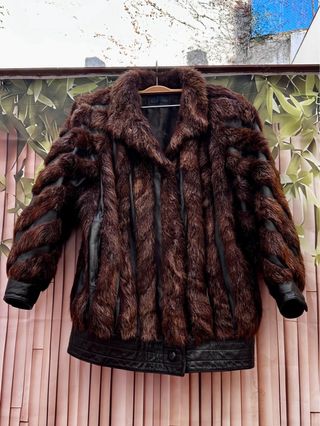Abrigo de piel marrón