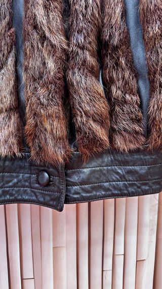 Abrigo de piel marrón