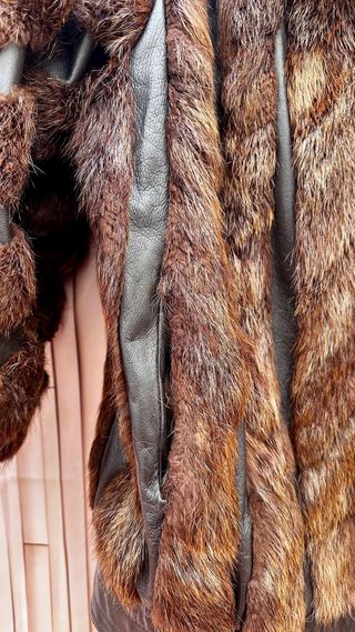 Abrigo de piel marrón