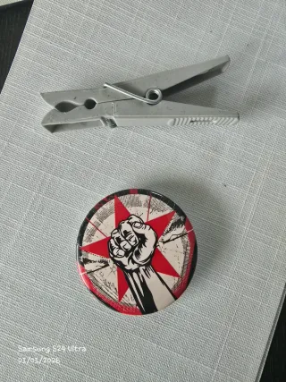 Pin Rage Against the Machine Punho Estrela
