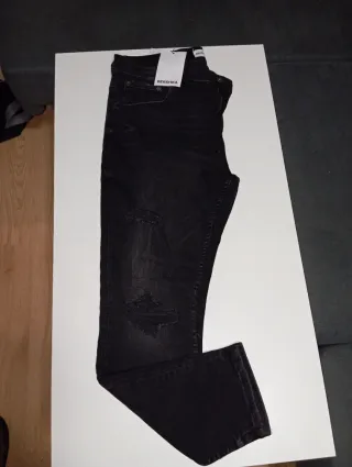 Pantalón vaquero Bershka negro hombre Talla 44 w34
