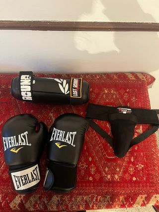 Pack Boxeo: Guantes, Coquilla y Espinilleras