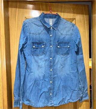 Sudadera gris con cremallera