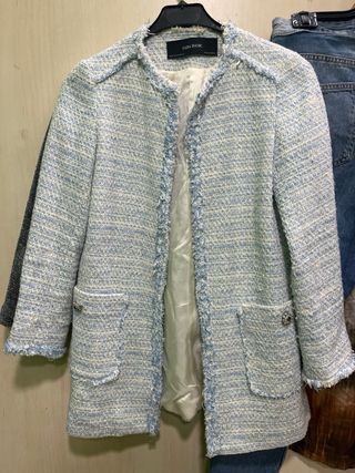 Abrigo Zara Basic azul y blanco