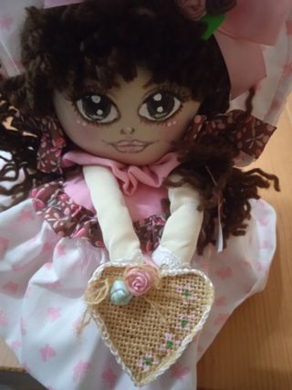 Muñeca de trapo vintage con corazón