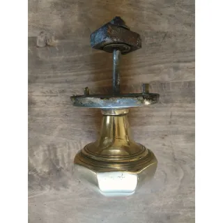 Pomo de bronce y latón