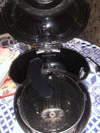 Cafetera con filtros y café Marcilla