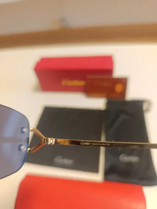 Gafas de sol Cartier negras y doradas