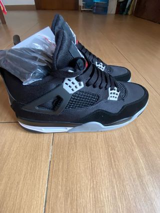 Jordan Retro 4 Negro/Gris