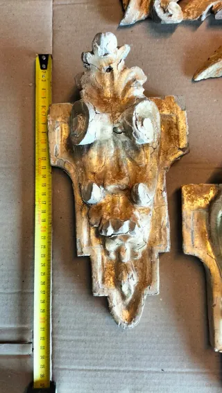 Fragmentos retablo dorado y blanco